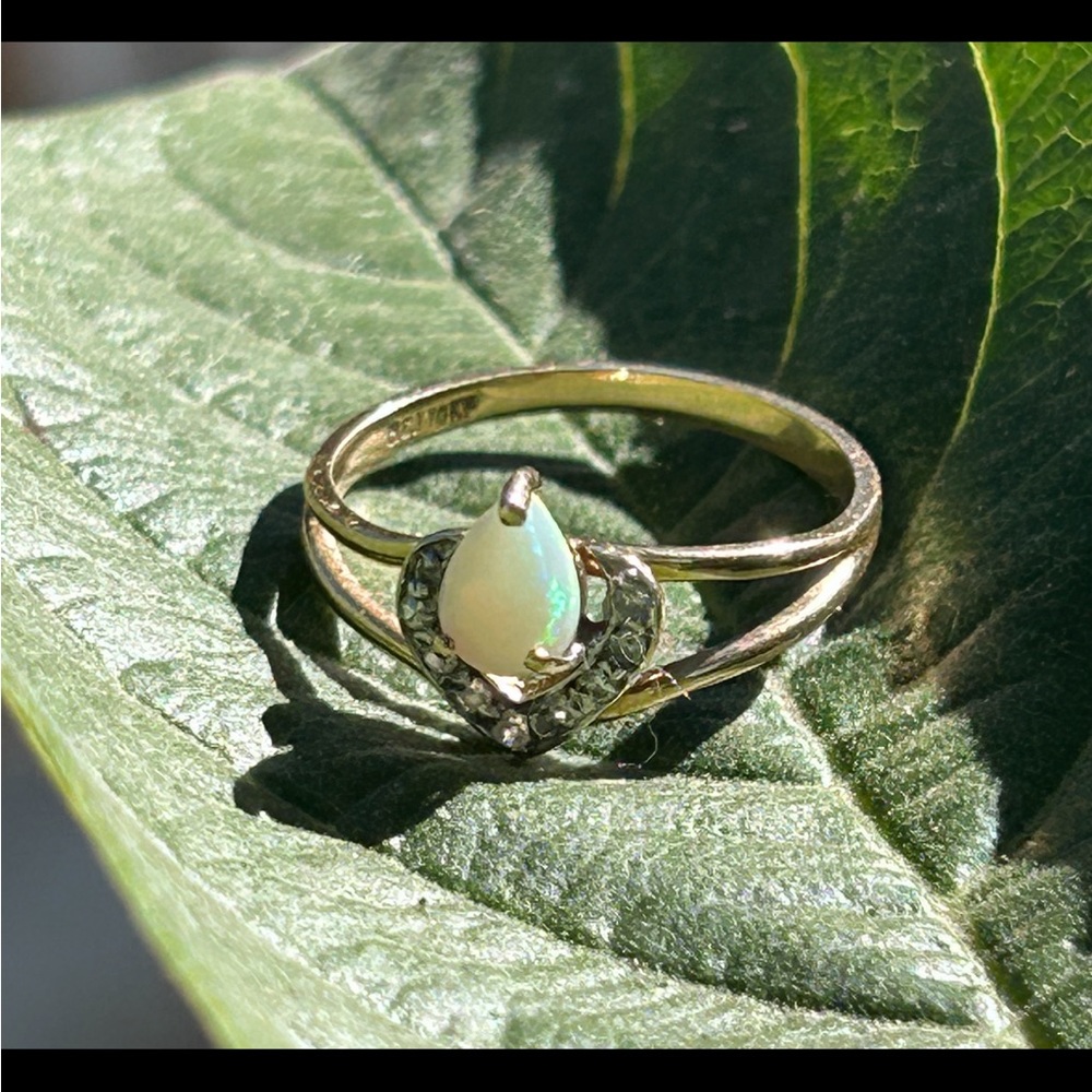 Vintage 10k 2-tone Opal and Diamonds Ring
